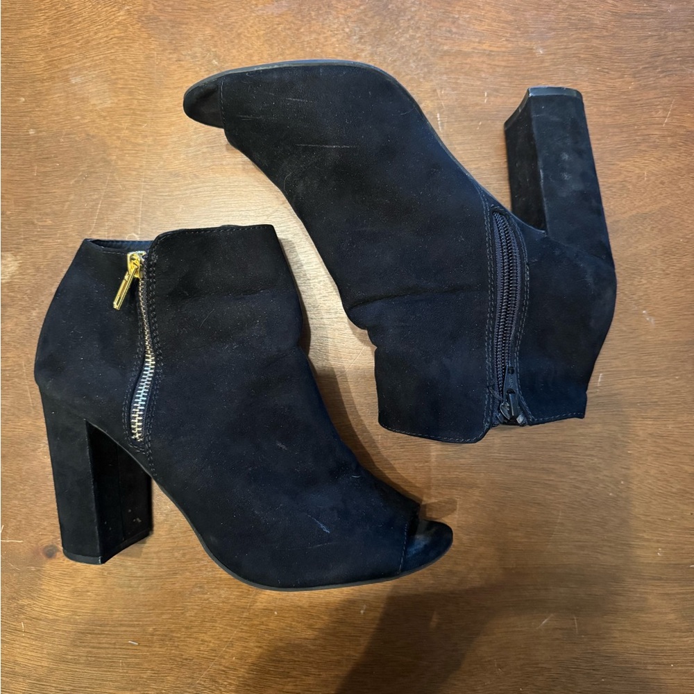 Chic Black Ankle Booties with Zipper Detail